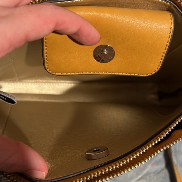 Nine West crossbody purse mustard color - Picture 5 of 10